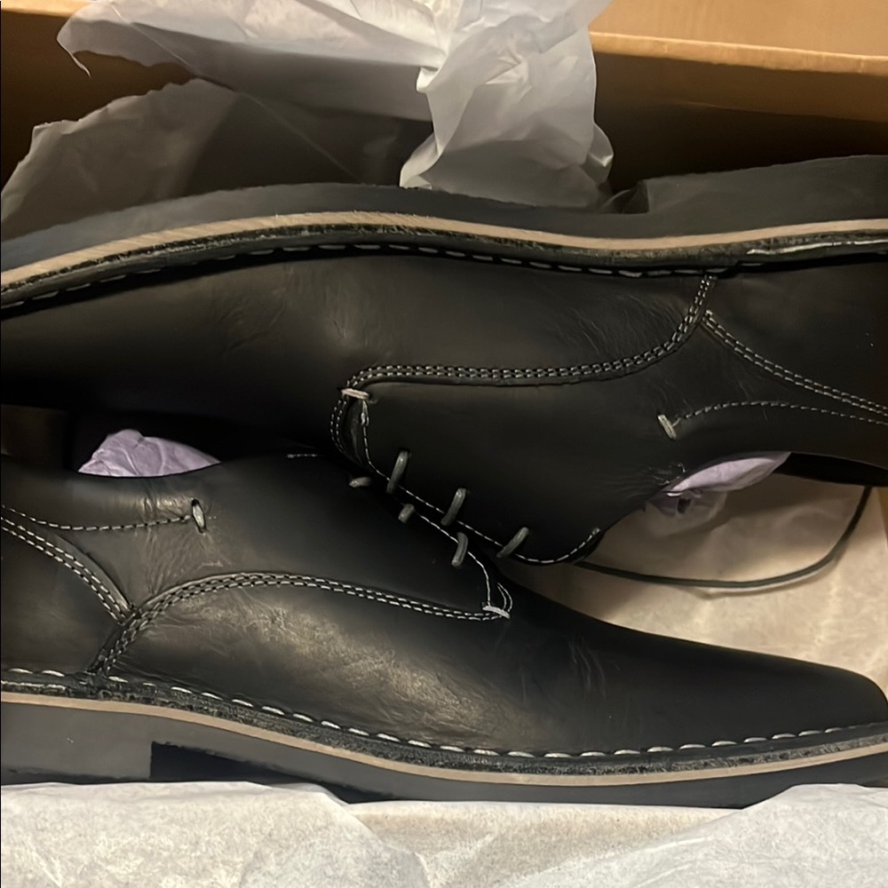 Steve Madden Black Oxfords with Classic Lace-Up Design - Picture 8 of 10